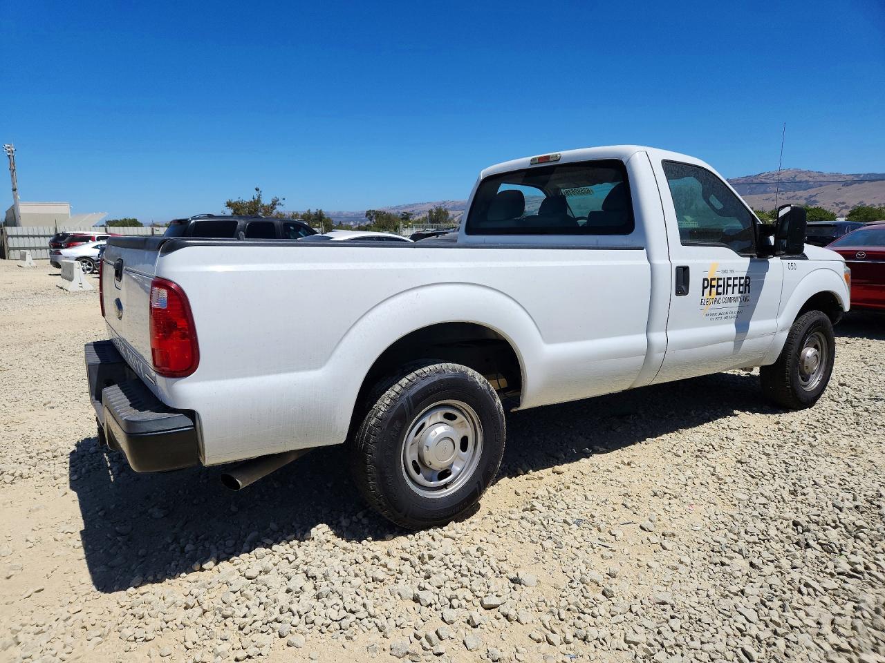 2015 Ford F250 Super Duty White vin: 1FTBF2A66FEB88685