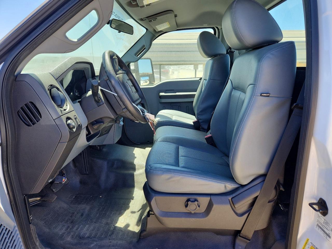 2015 Ford F250 Super Duty White vin: 1FTBF2A66FEB88685