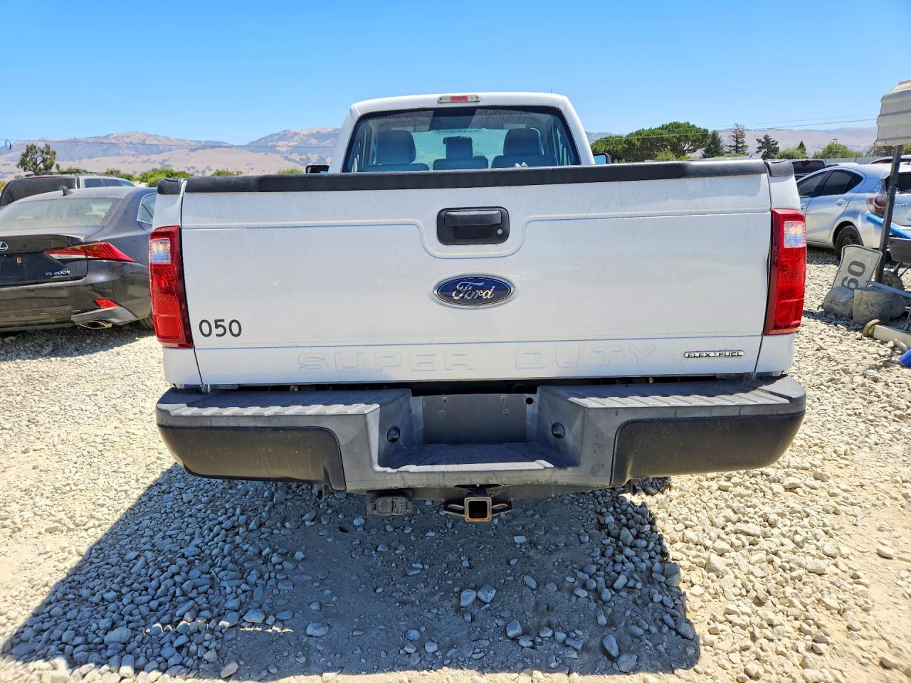 2015 Ford F250 Super Duty White vin: 1FTBF2A66FEB88685