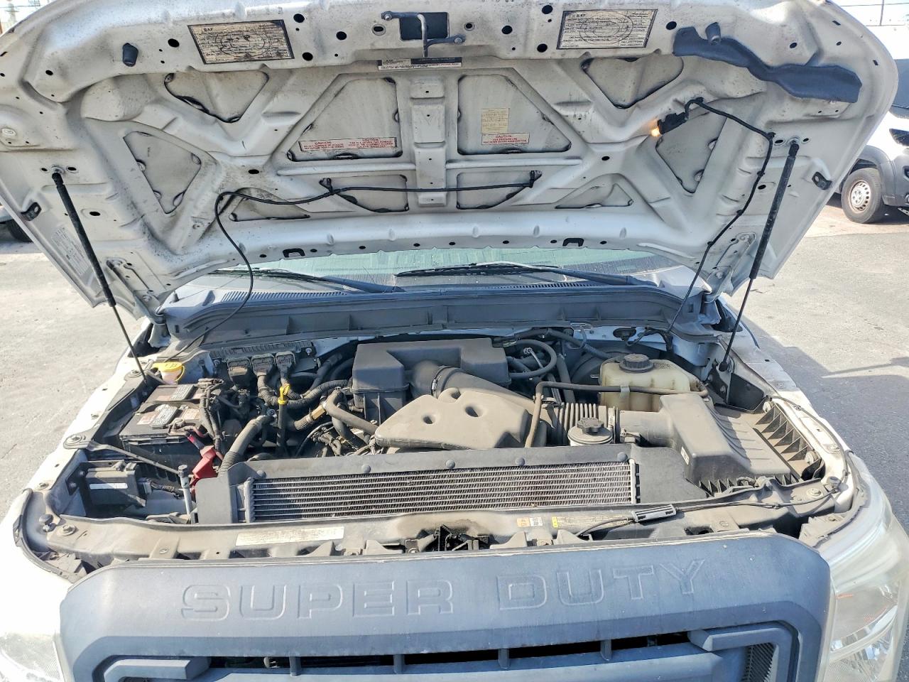 2013 Ford F250 Super Duty White vin: 1FTBF2A67DEB82326