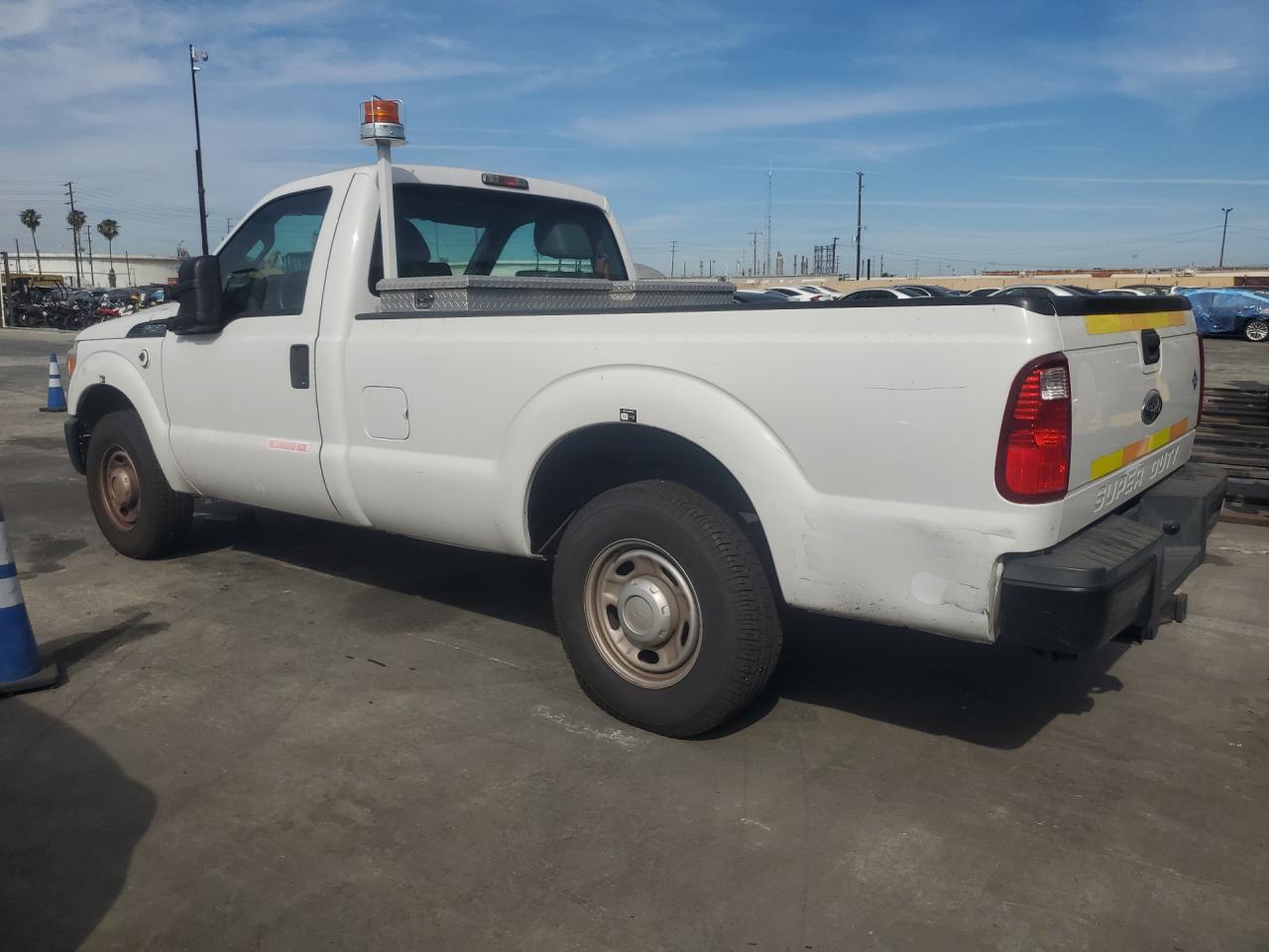 2013 Ford F250 Super Duty White vin: 1FTBF2A67DEB82326 Damage: Left Bed Side, Dent(S) W/ Paint Dmg, 11 To 12 Inches
