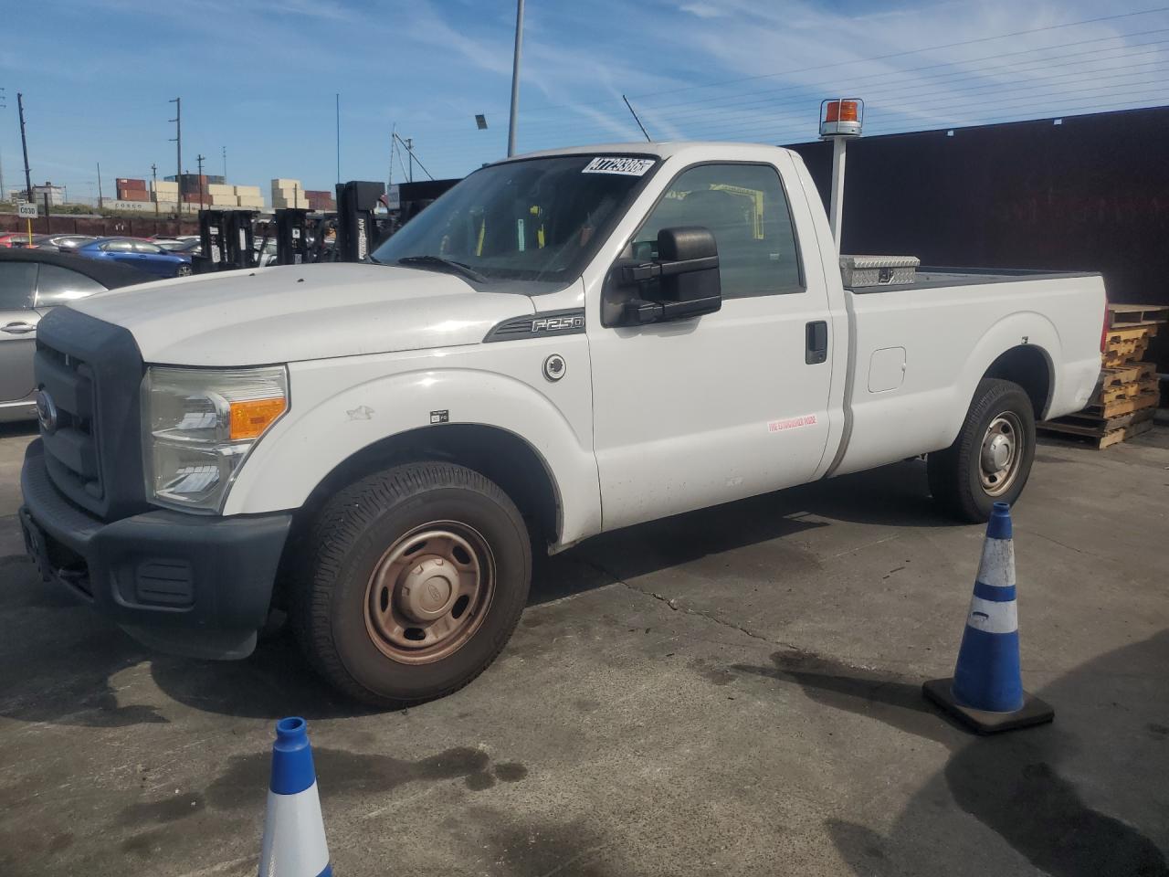 2013 Ford F250 Super Duty White vin: 1FTBF2A67DEB82326 Damage: Left Front Fender, Hole(S), 4 To 5 Inches