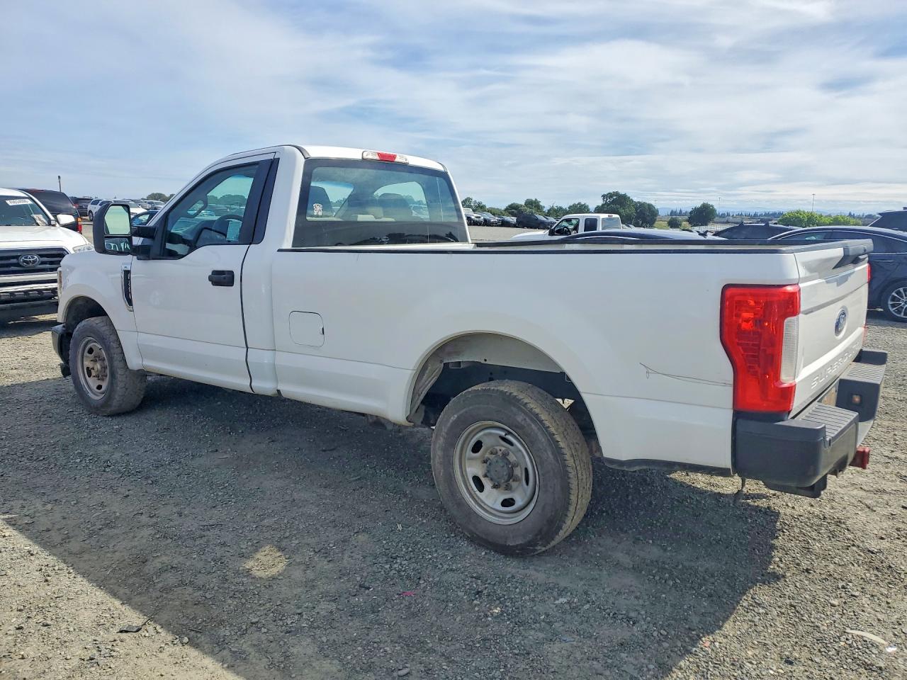 2019 Ford F250 Super Duty White vin: 1FTBF2A67KED83978