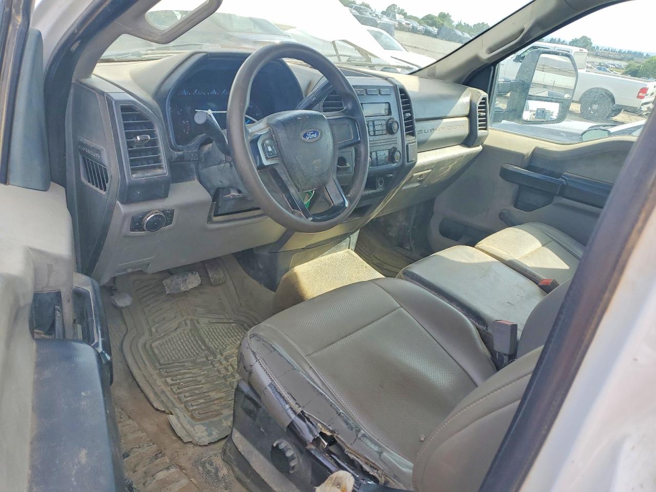 2019 Ford F250 Super Duty White vin: 1FTBF2A67KED83978