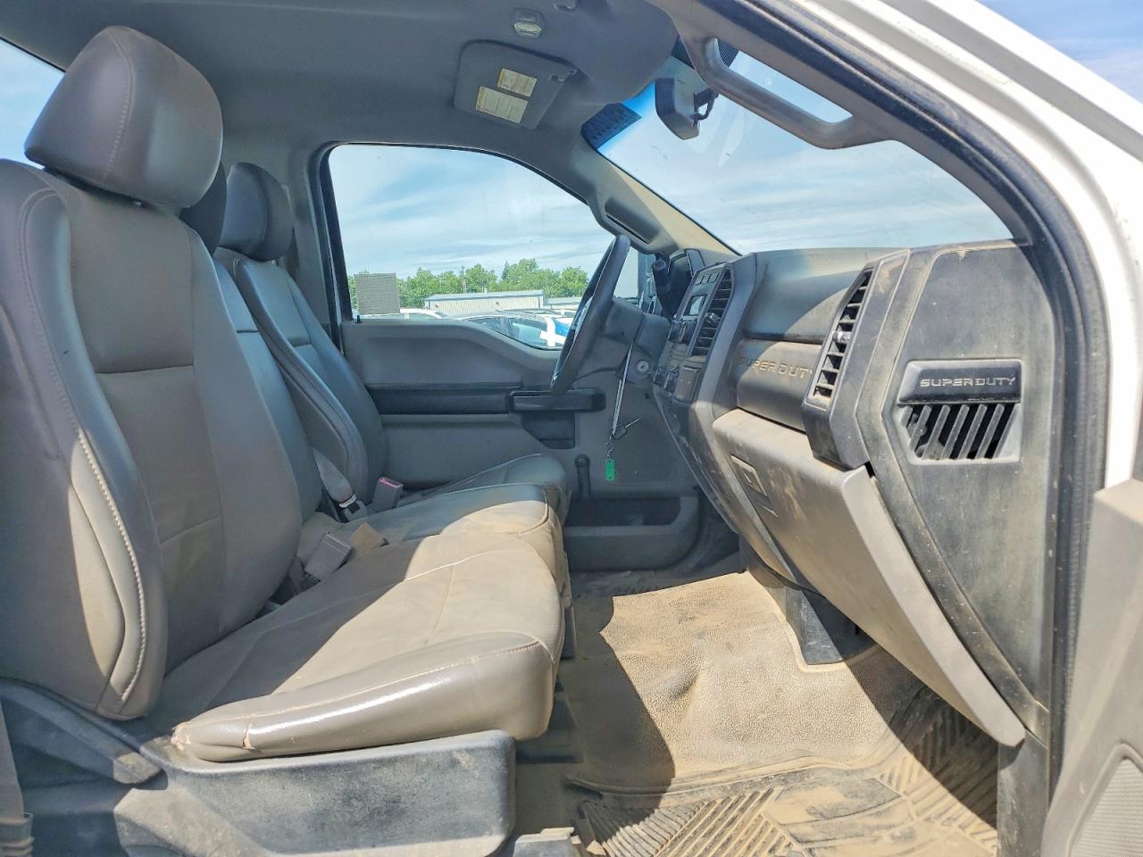2019 Ford F250 Super Duty White vin: 1FTBF2A67KED83978