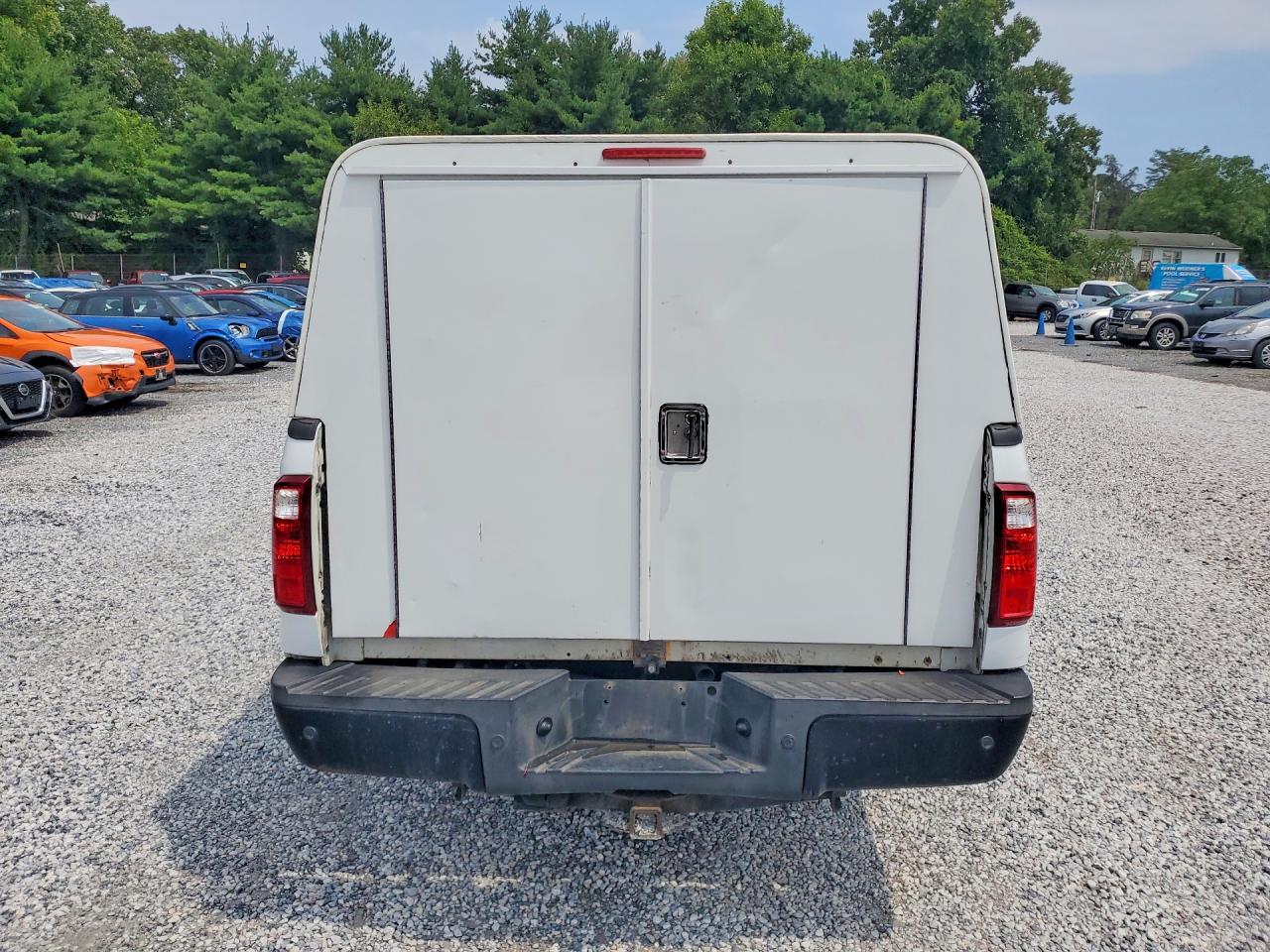 2013 Ford F250 Super Duty White vin: 1FTBF2A68DEA57416