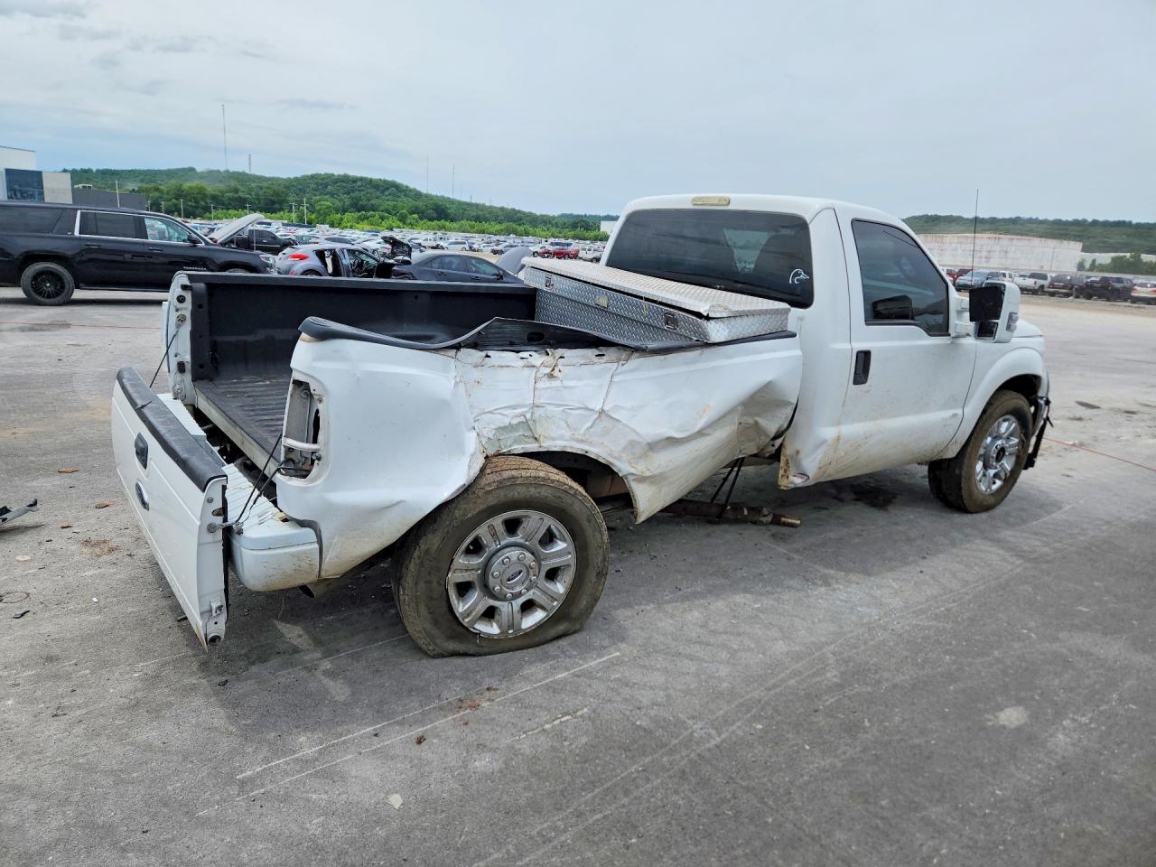 2014 Ford F250 Super Duty White vin: 1FTBF2A68EEA82785