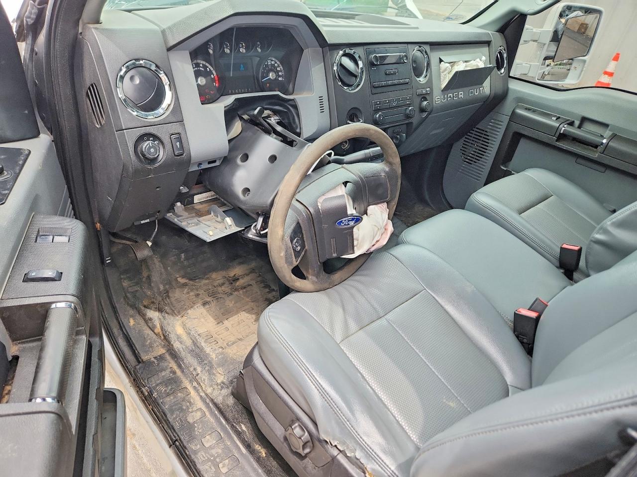2014 Ford F250 Super Duty White vin: 1FTBF2A68EEA82785