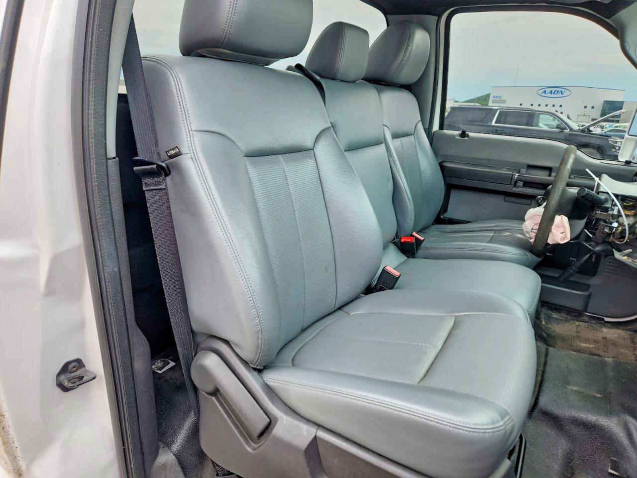 2014 Ford F250 Super Duty White vin: 1FTBF2A68EEA82785