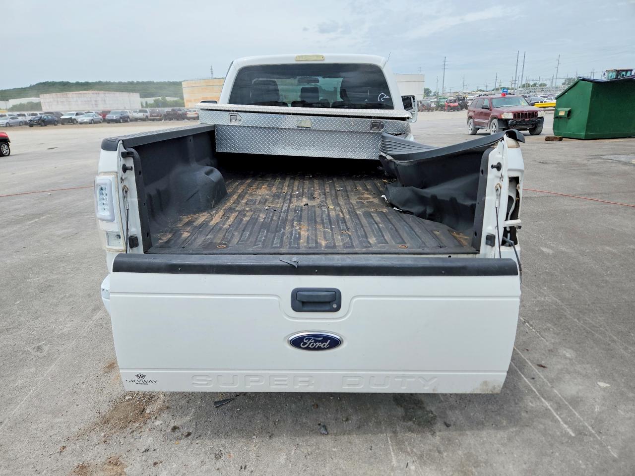 2014 Ford F250 Super Duty White vin: 1FTBF2A68EEA82785
