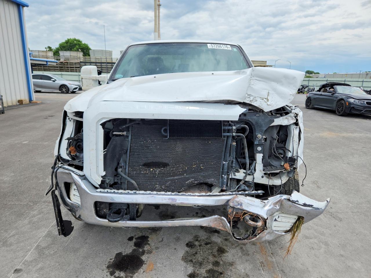2014 Ford F250 Super Duty White vin: 1FTBF2A68EEA82785