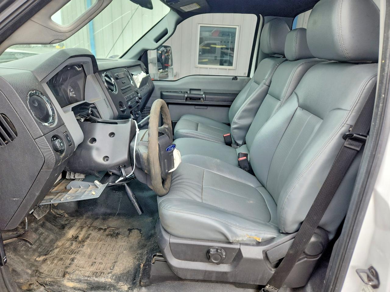 2014 Ford F250 Super Duty White vin: 1FTBF2A68EEA82785