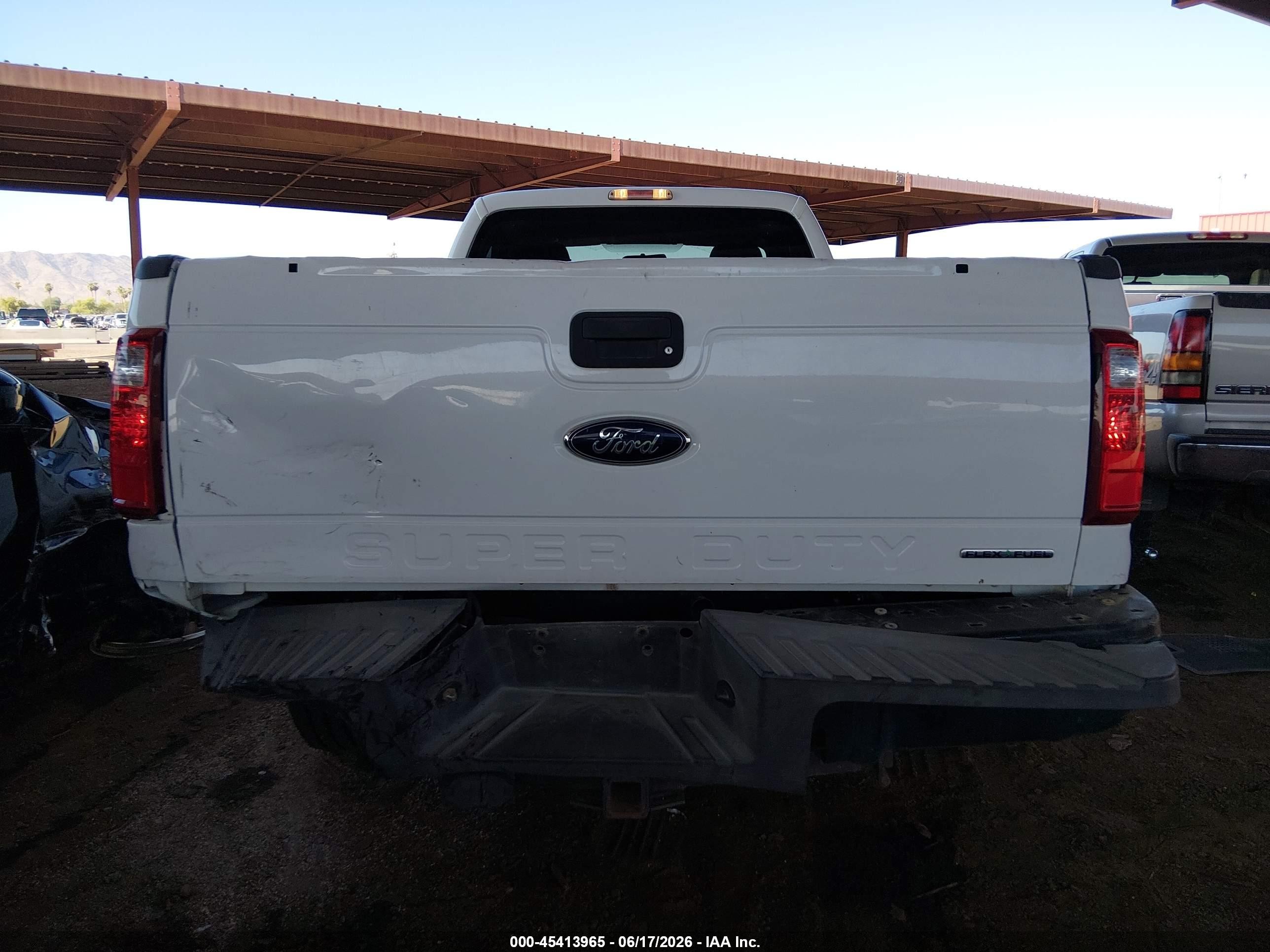 2014 Ford F-250 Xl/xlt White vin: 1FTBF2A68EEB51829