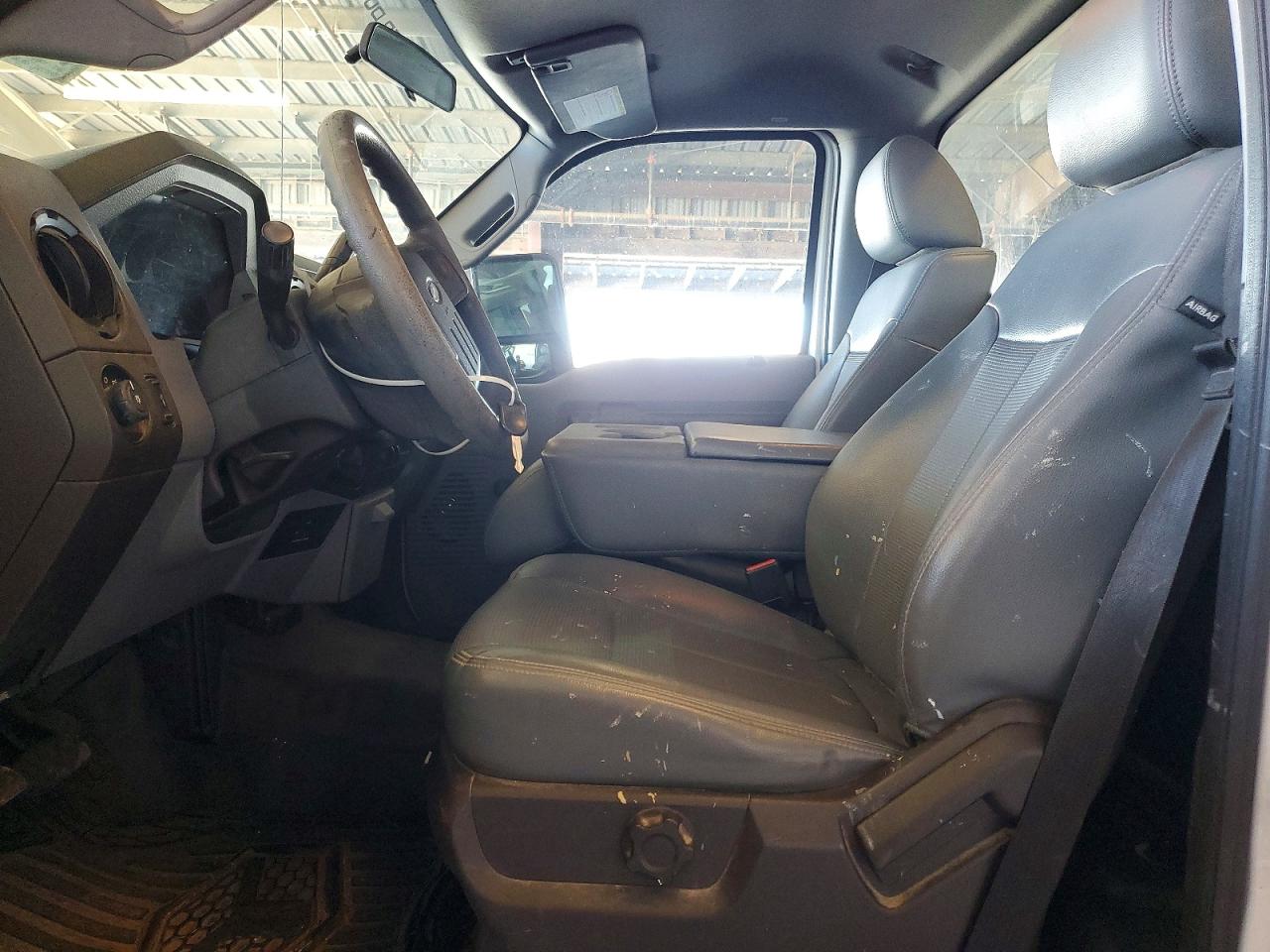 2015 Ford F250 Super Duty White vin: 1FTBF2A68FEB88249