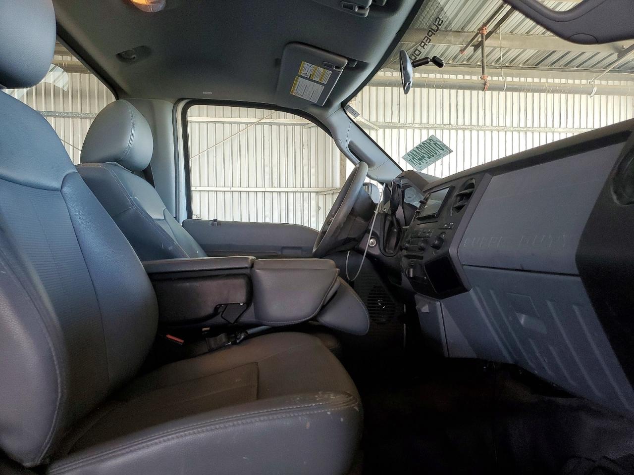 2015 Ford F250 Super Duty White vin: 1FTBF2A68FEB88249