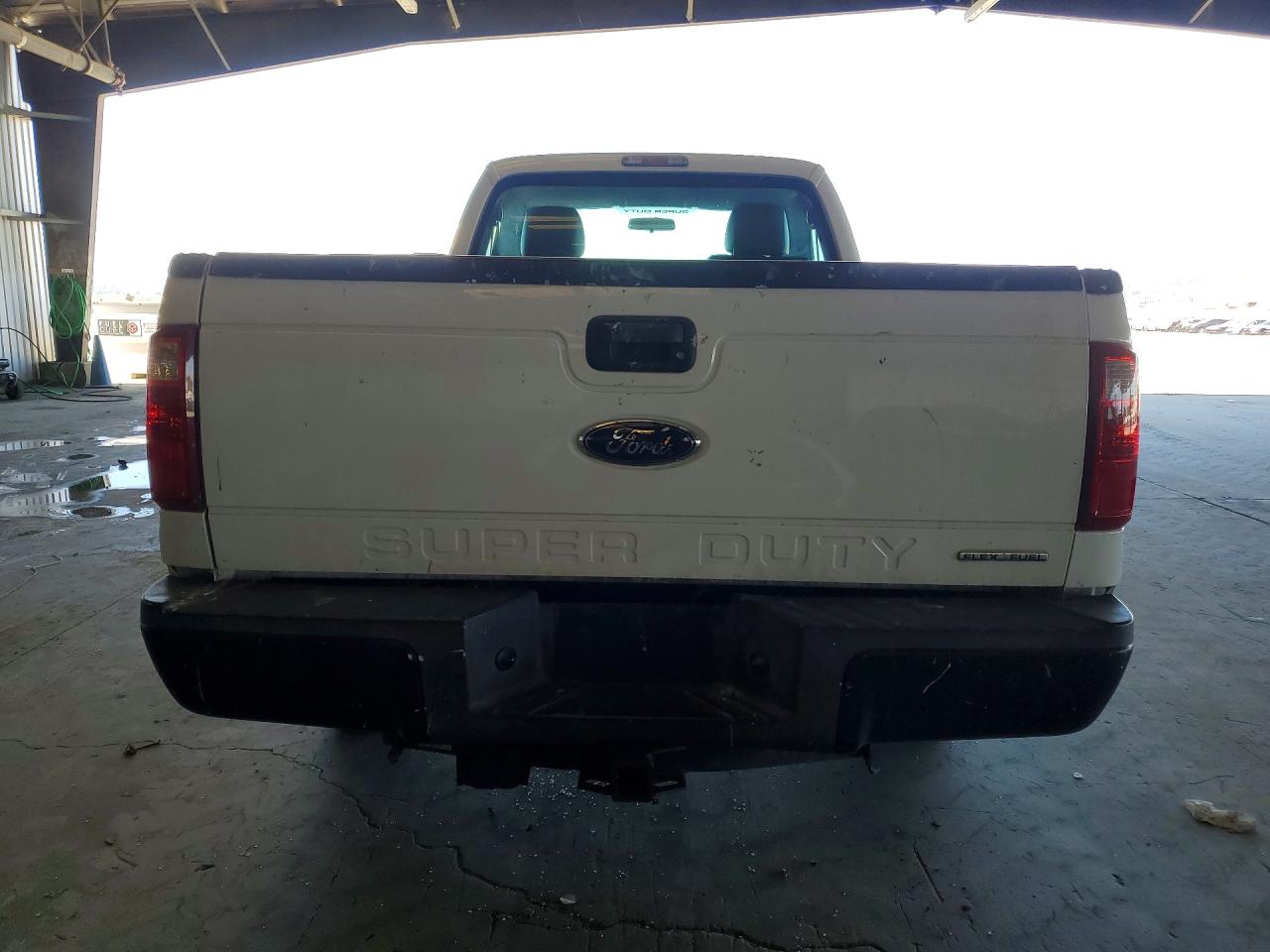 2015 Ford F250 Super Duty White vin: 1FTBF2A68FEB88249