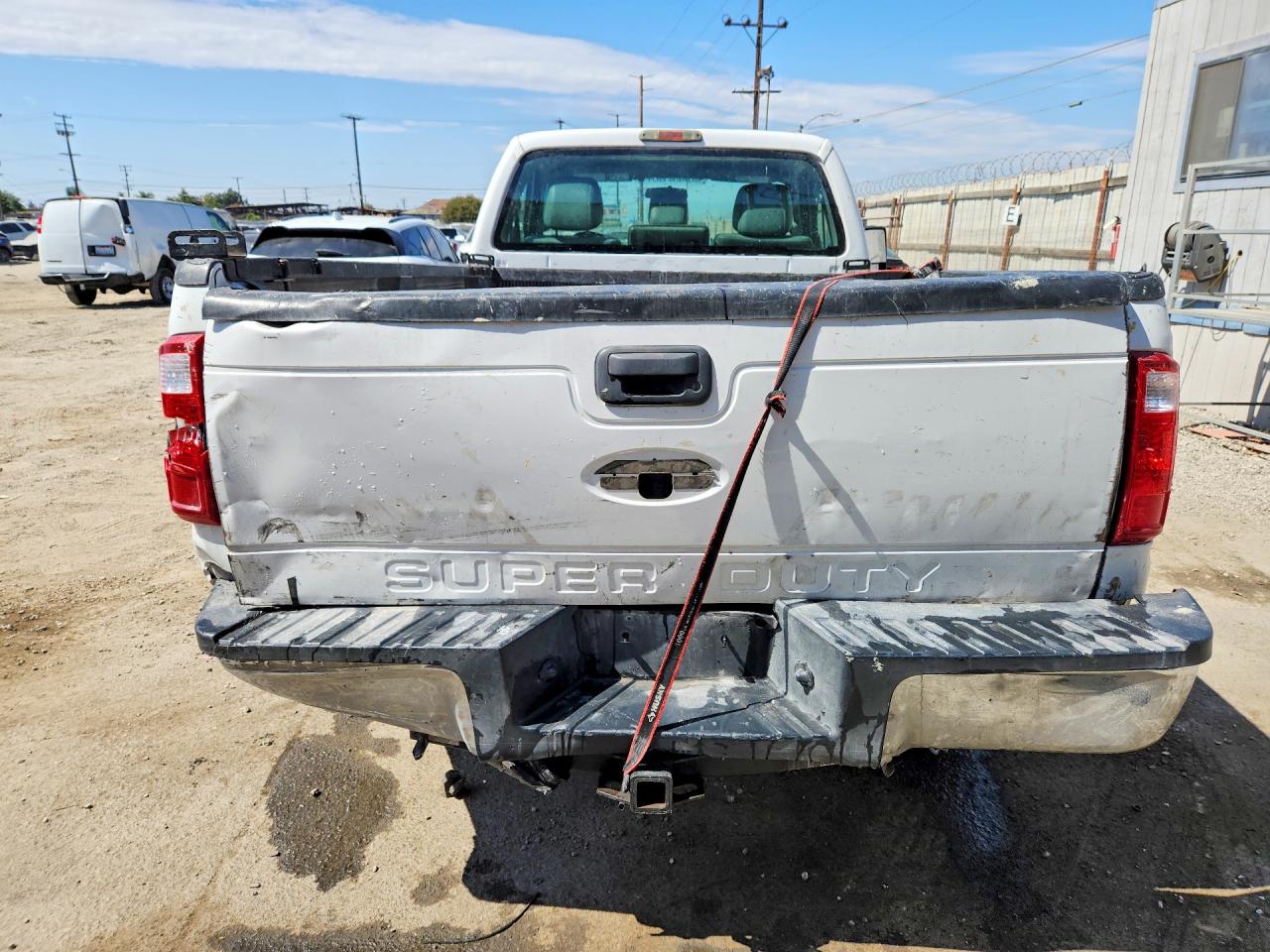 2015 Ford F250 Super Duty White vin: 1FTBF2A69FEA96776