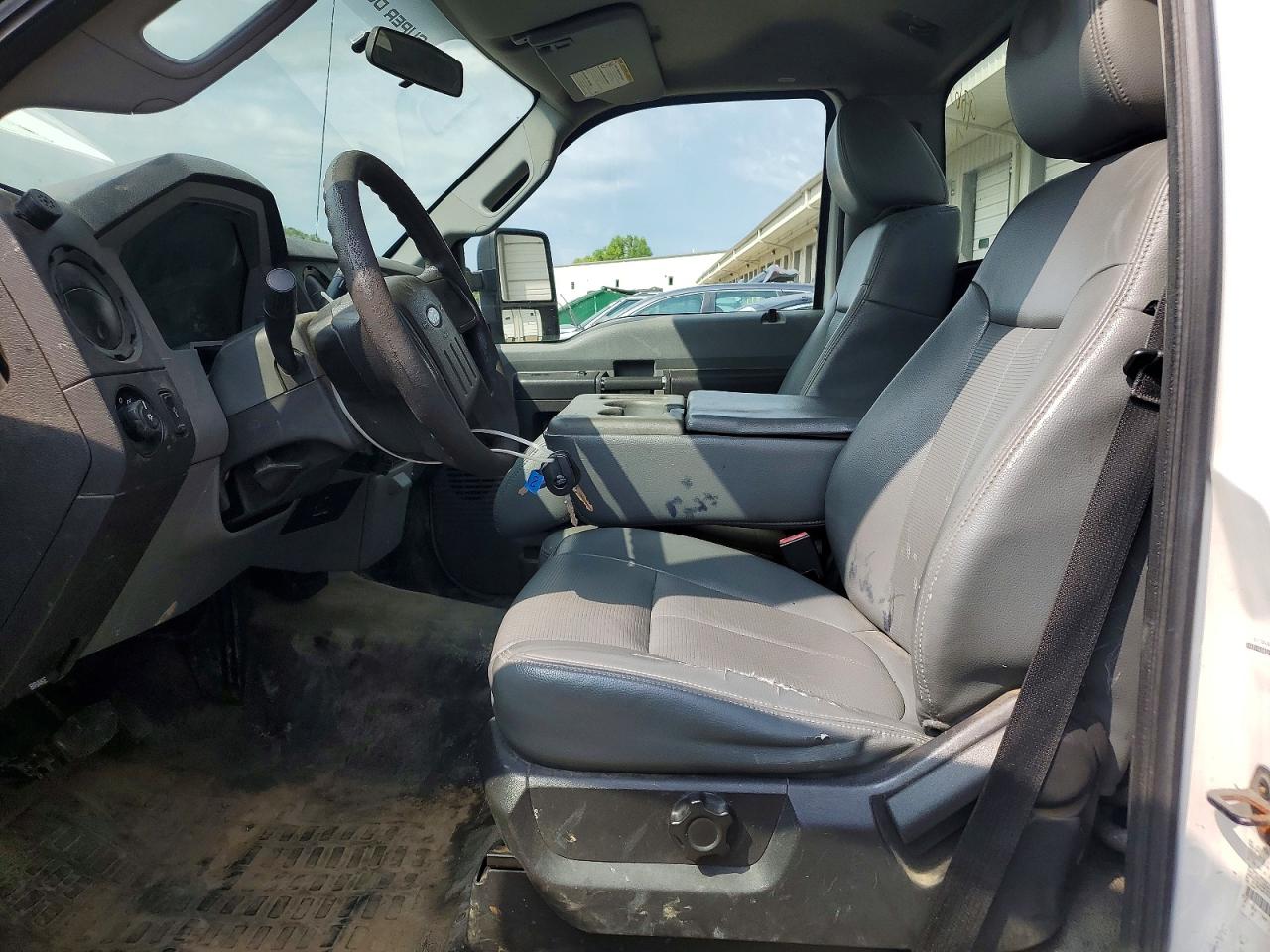 2014 Ford F250 Super Duty White vin: 1FTBF2A6XEEB69863