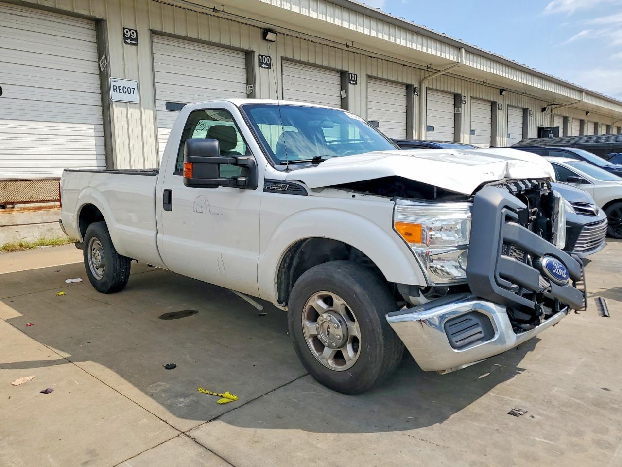 2014 Ford F250 Super Duty White vin: 1FTBF2A6XEEB69863