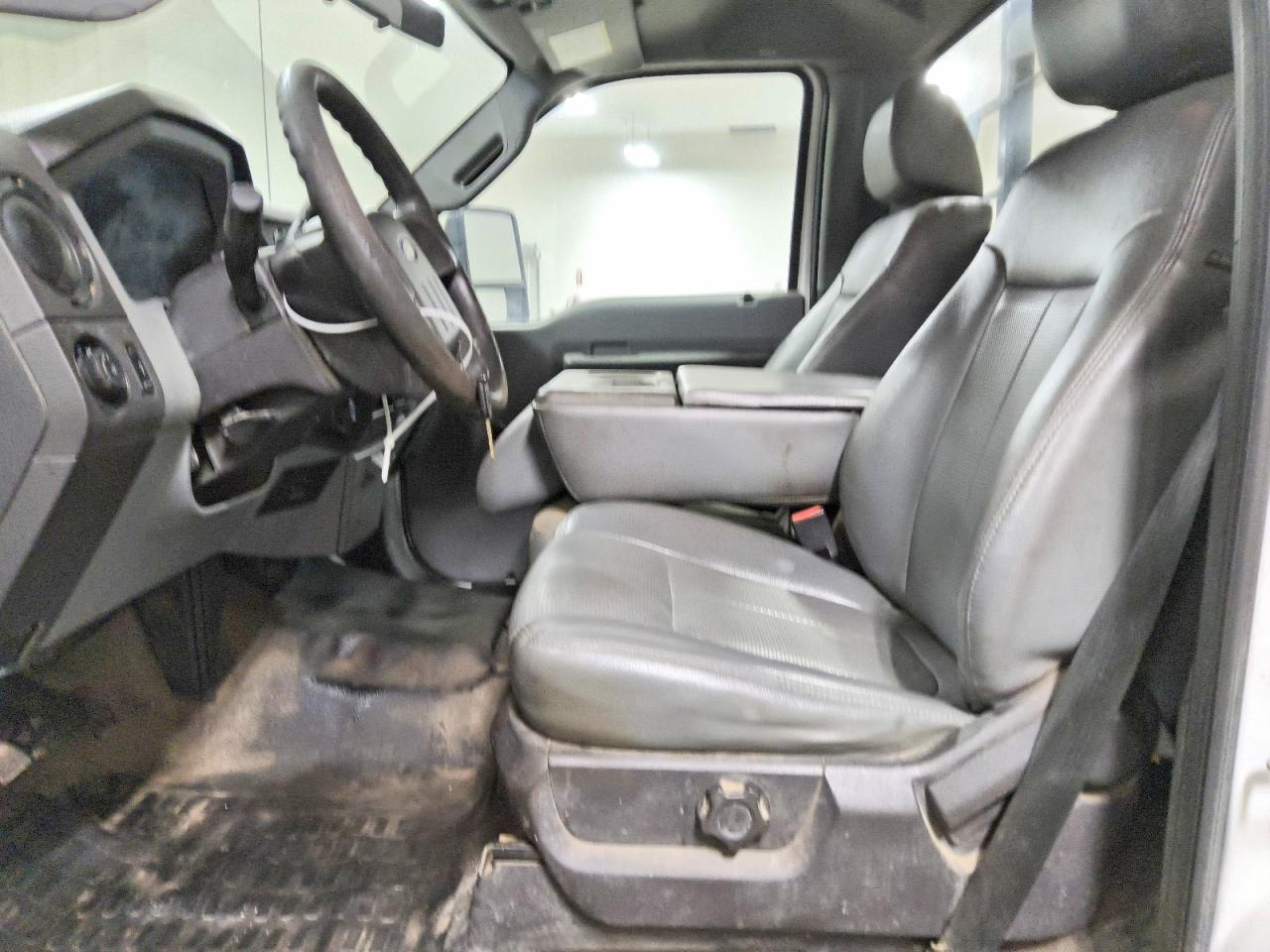 2015 Ford F250 Super Duty White vin: 1FTBF2A6XFEB63790