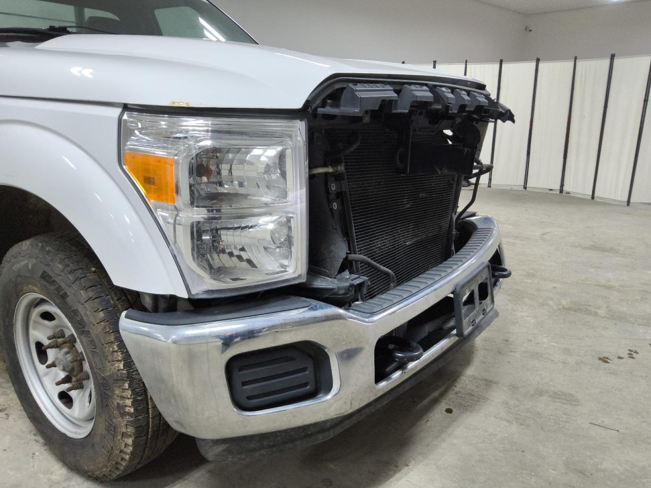 2015 Ford F250 Super Duty White vin: 1FTBF2A6XFEB63790 Damage: Front Metal Bumper Chrome, Bent, 3 To 4 Inches