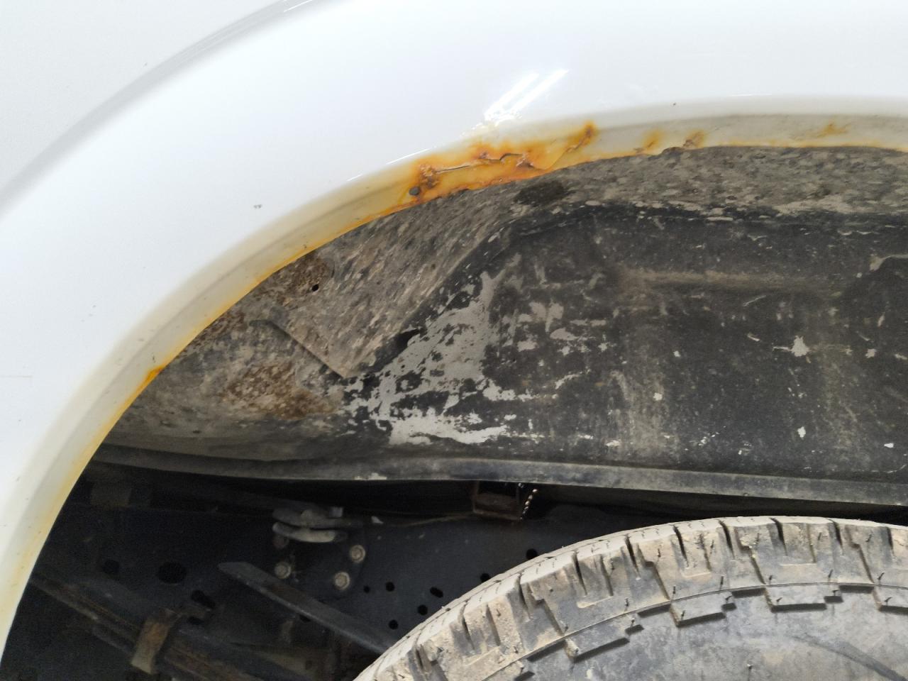 2015 Ford F250 Super Duty White vin: 1FTBF2A6XFEB63790 Damage: Right Bed Side, Rust, > 12 Inches
