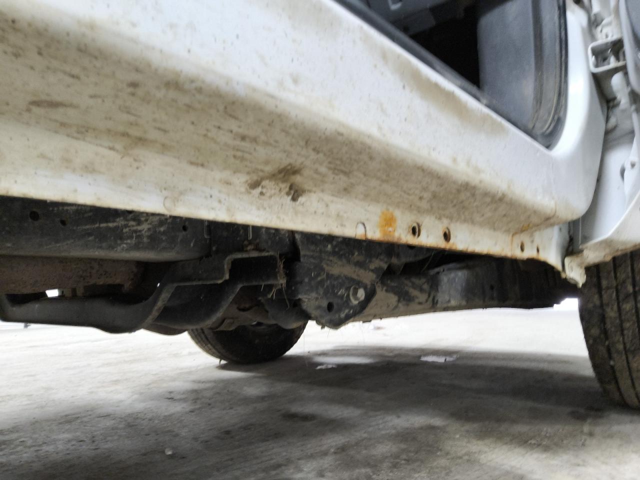 2015 Ford F250 Super Duty White vin: 1FTBF2A6XFEB63790 Damage: Right Rocker Panel, Rust, > 12 Inches