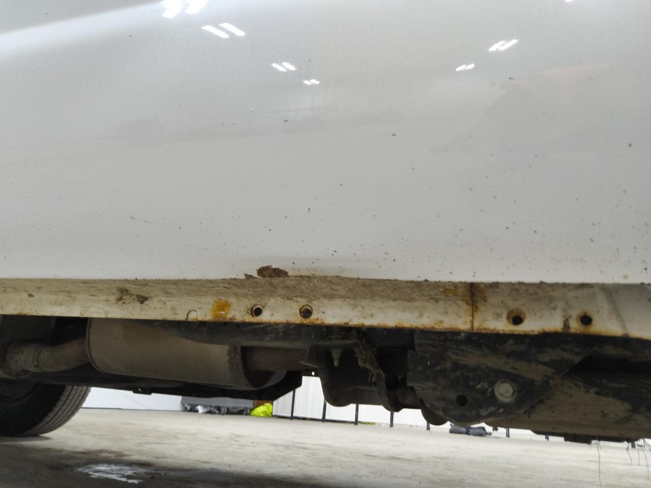 2015 Ford F250 Super Duty White vin: 1FTBF2A6XFEB63790 Damage: Right Front Door, Rust, 6 To 7 Inches