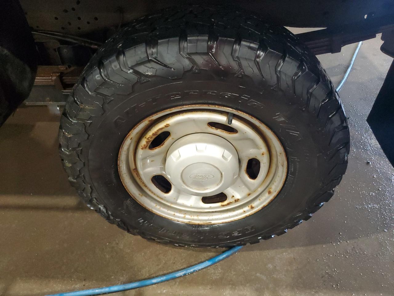 2011 Ford F250 Super Duty White vin: 1FTBF2B60BEC42720 Damage: Left Rear Wheel, Rust, Repair Required
