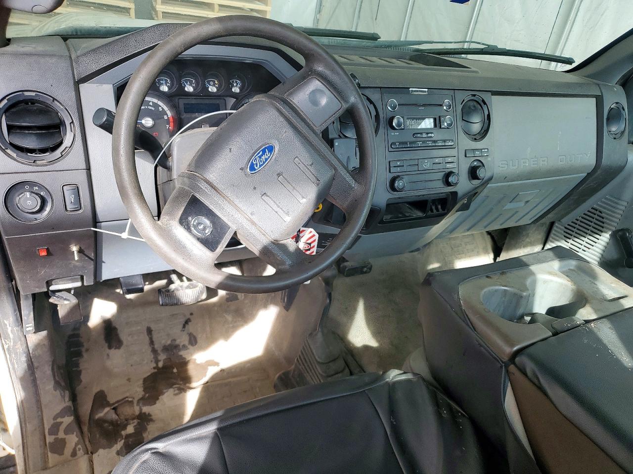 2011 Ford F250 Super Duty White vin: 1FTBF2B60BEC42720