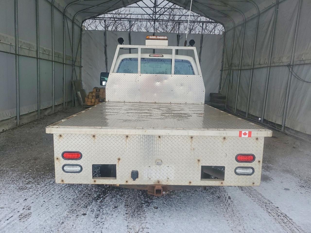 2011 Ford F250 Super Duty White vin: 1FTBF2B60BEC42720