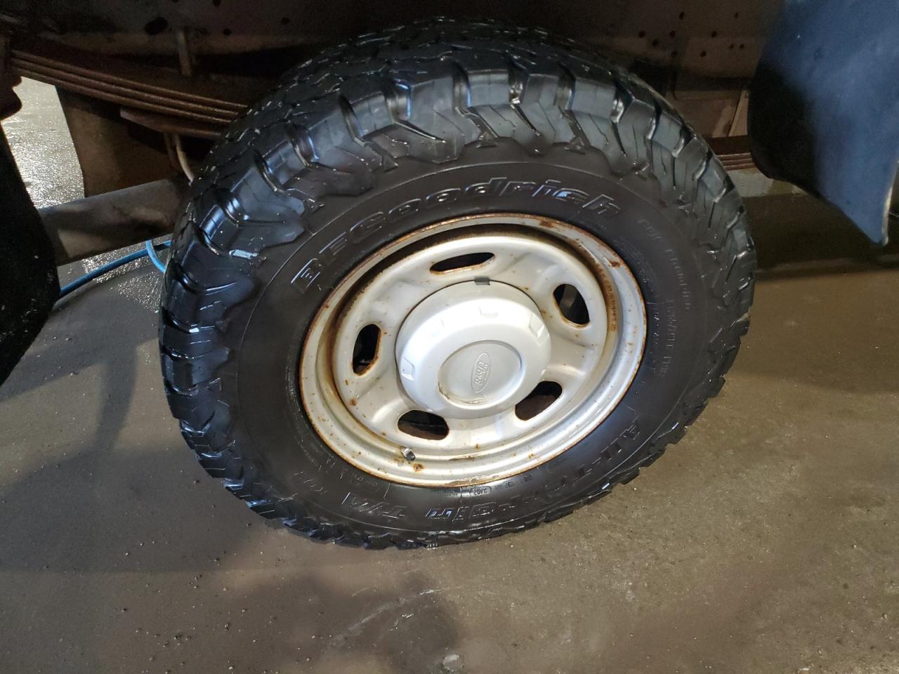 2011 Ford F250 Super Duty White vin: 1FTBF2B60BEC42720 Damage: Right Rear Wheel, Rust, Repair Required
