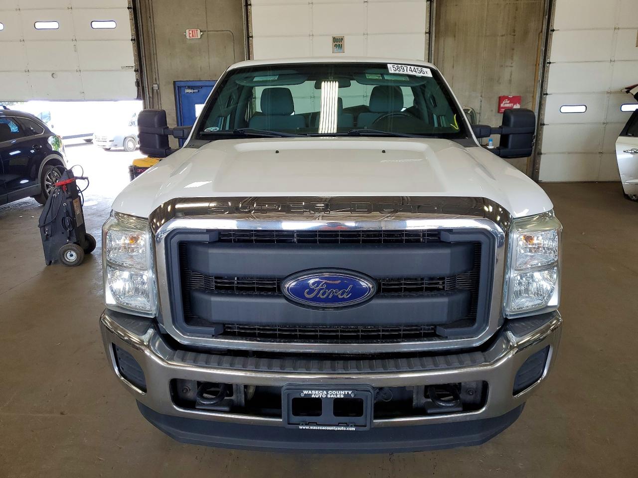 2016 Ford F250 Super Duty White vin: 1FTBF2B60GEA14384