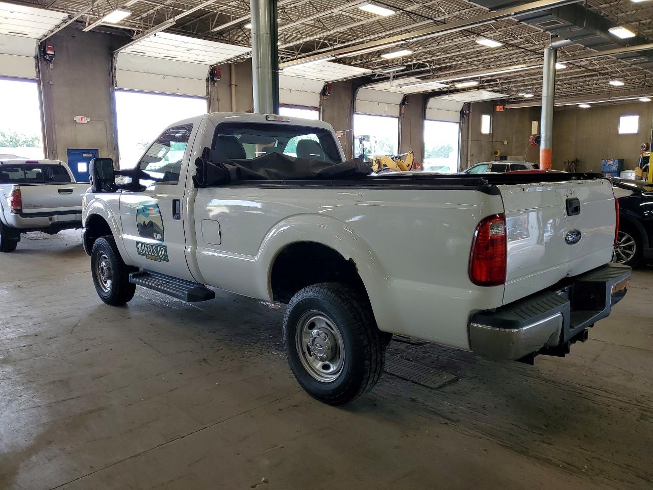 2016 Ford F250 Super Duty White vin: 1FTBF2B60GEA14384