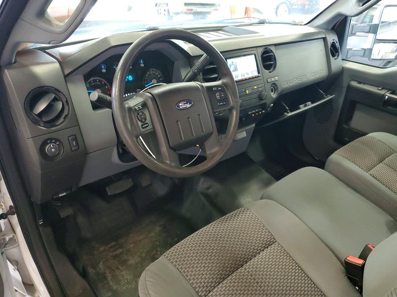 2016 Ford F250 Super Duty White vin: 1FTBF2B60GEA14384