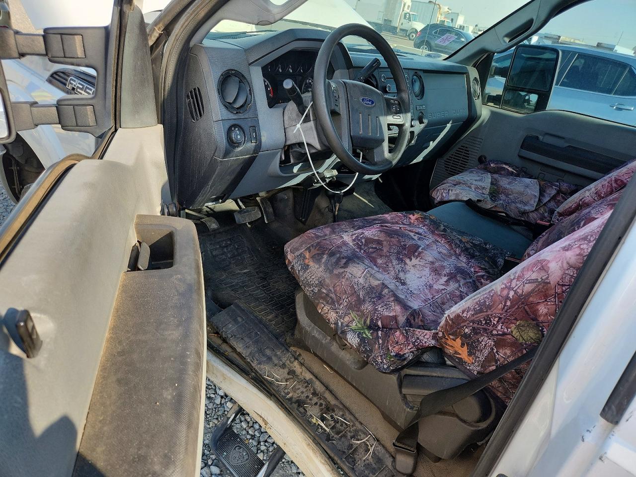 2011 Ford F250 Super Duty White vin: 1FTBF2B62BEB76686