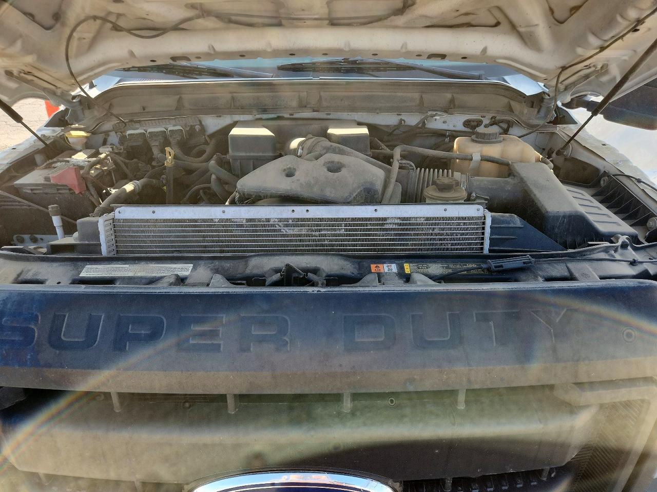 2011 Ford F250 Super Duty White vin: 1FTBF2B62BEB76686