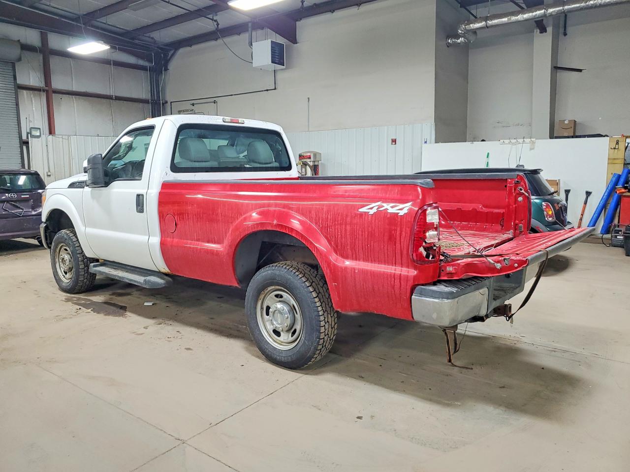 2011 Ford F250 Super Duty White vin: 1FTBF2B63BEB26721