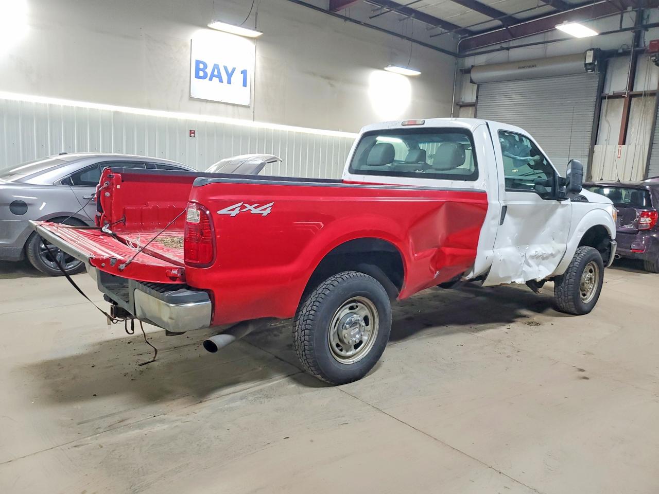 2011 Ford F250 Super Duty White vin: 1FTBF2B63BEB26721