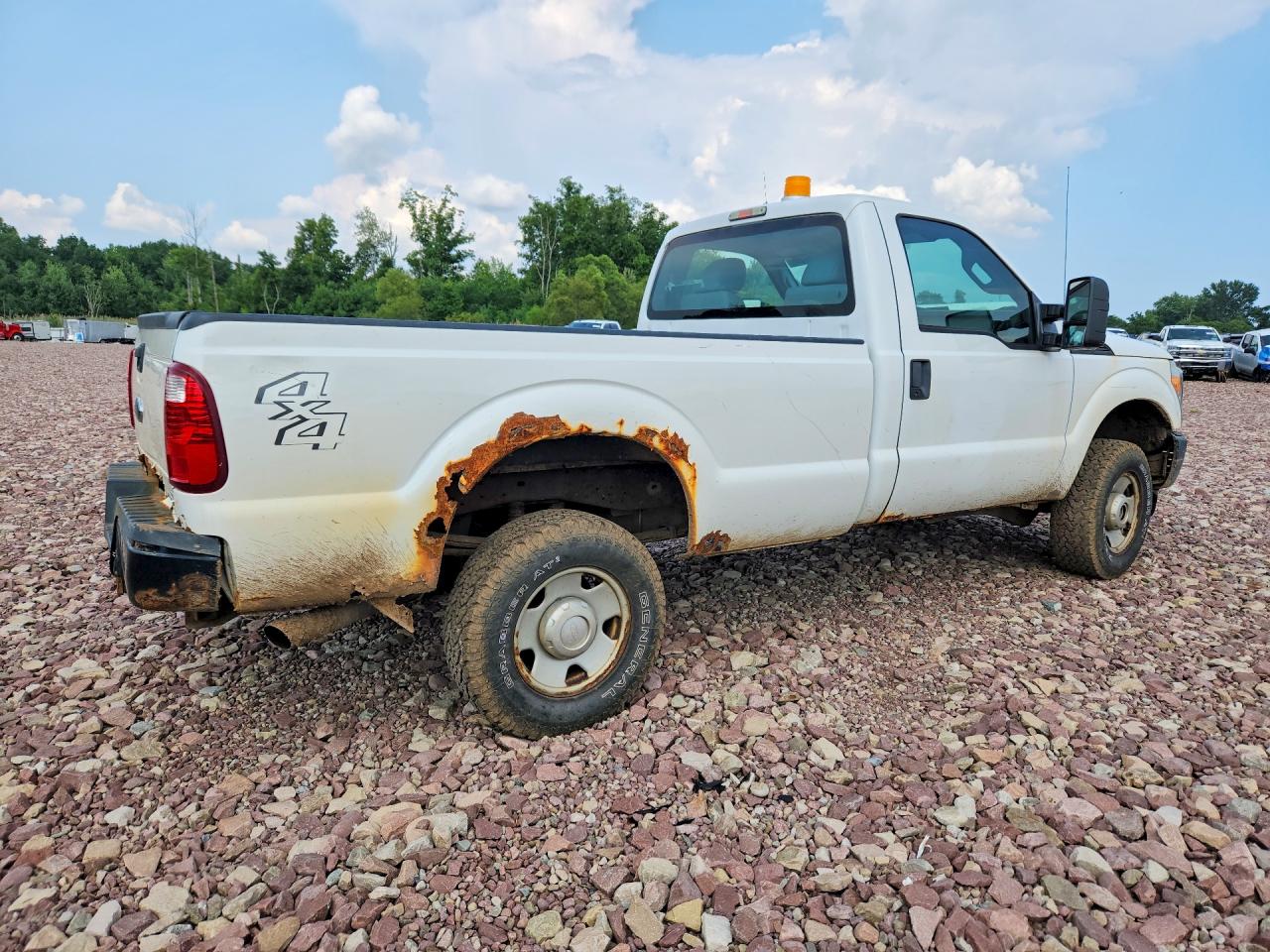 2015 Ford F250 Super Duty White vin: 1FTBF2B63FEA83407