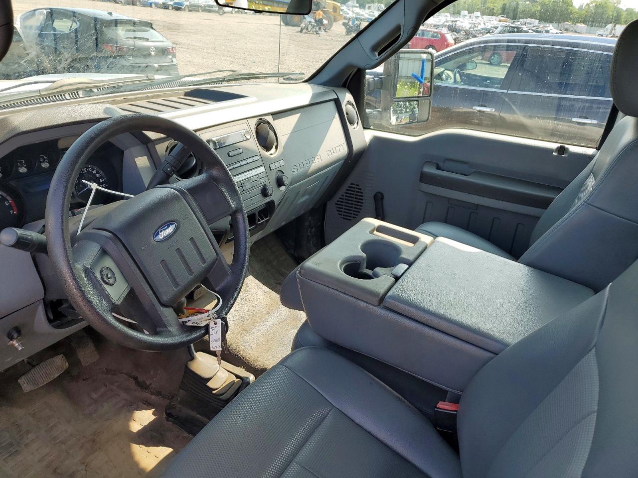 2015 Ford F250 Super Duty White vin: 1FTBF2B63FEA83407