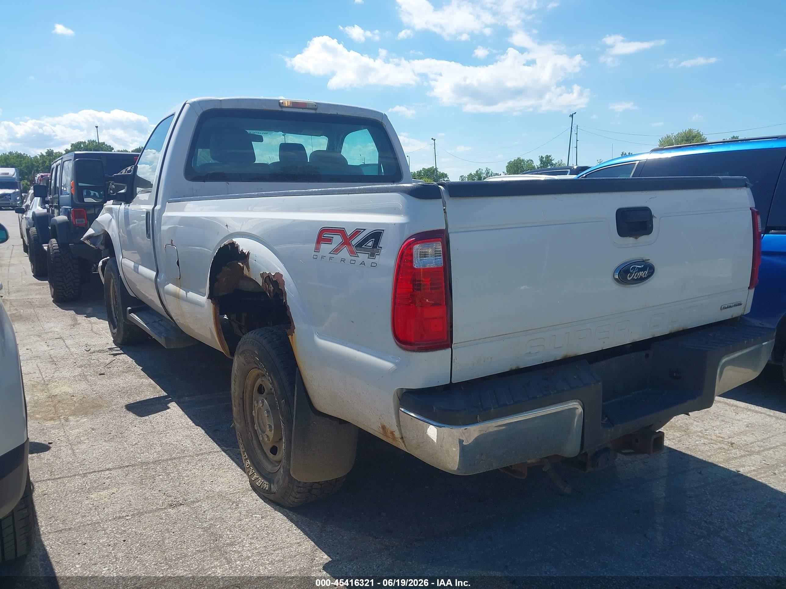2015 Ford F-250   White vin: 1FTBF2B63FEC77502
