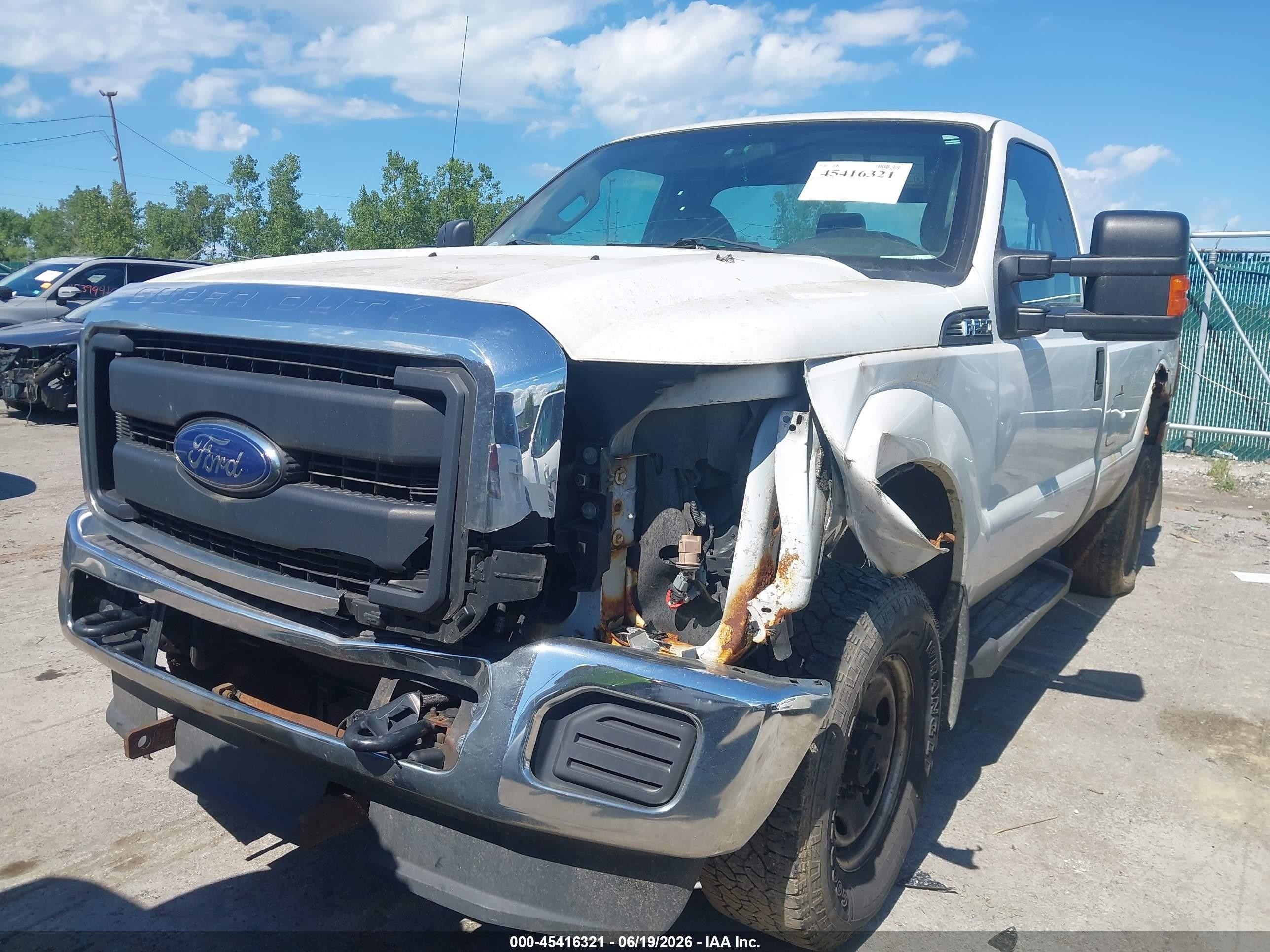2015 Ford F-250   White vin: 1FTBF2B63FEC77502