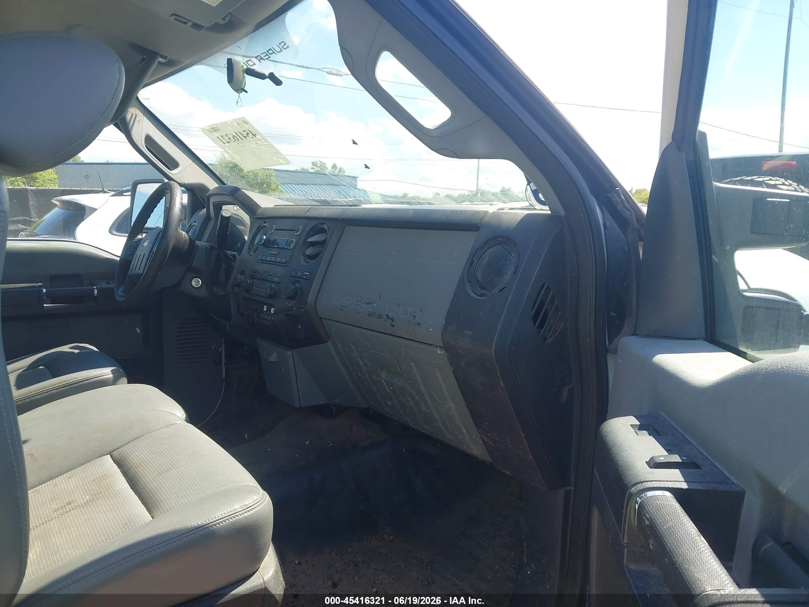 2015 Ford F-250   White vin: 1FTBF2B63FEC77502