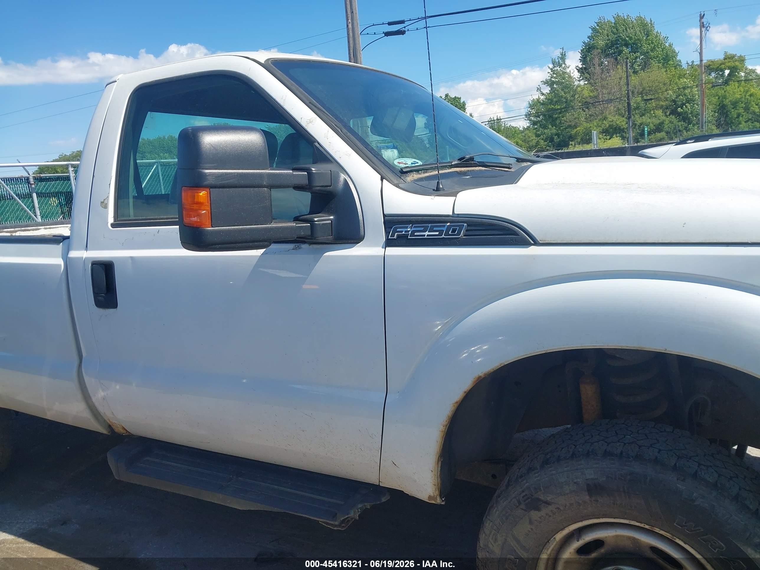 2015 Ford F-250   White vin: 1FTBF2B63FEC77502