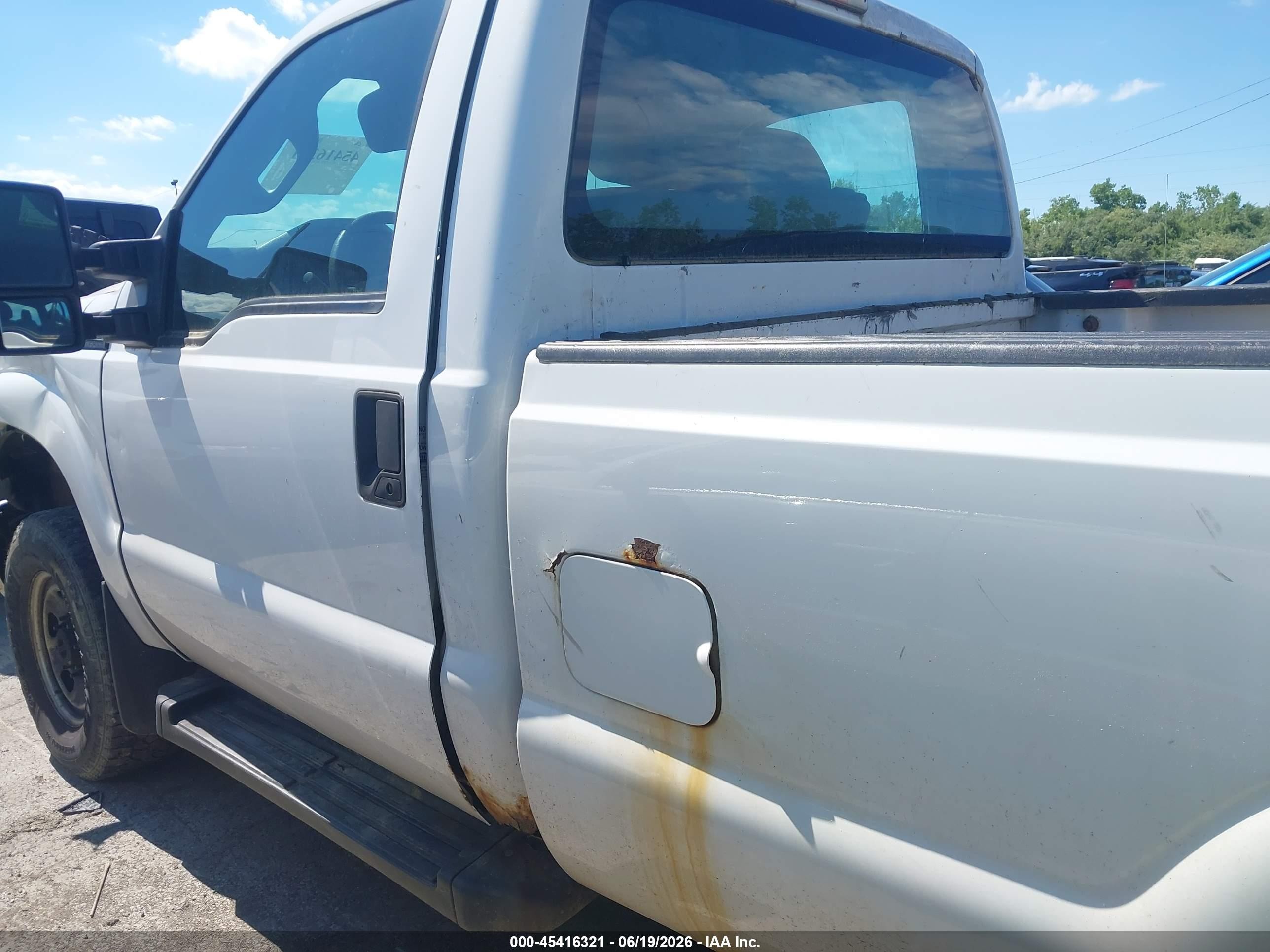 2015 Ford F-250   White vin: 1FTBF2B63FEC77502