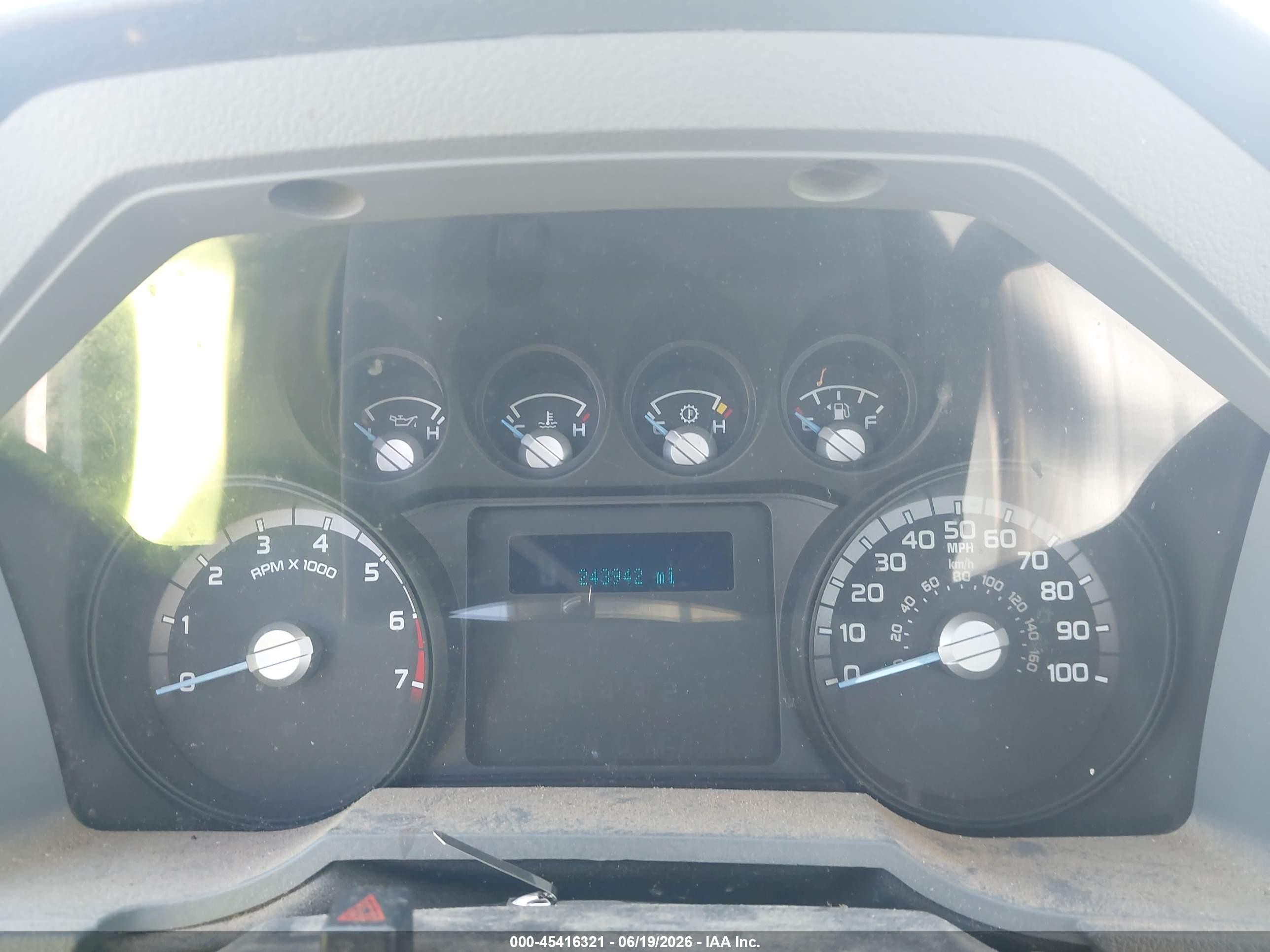 2015 Ford F-250   White vin: 1FTBF2B63FEC77502
