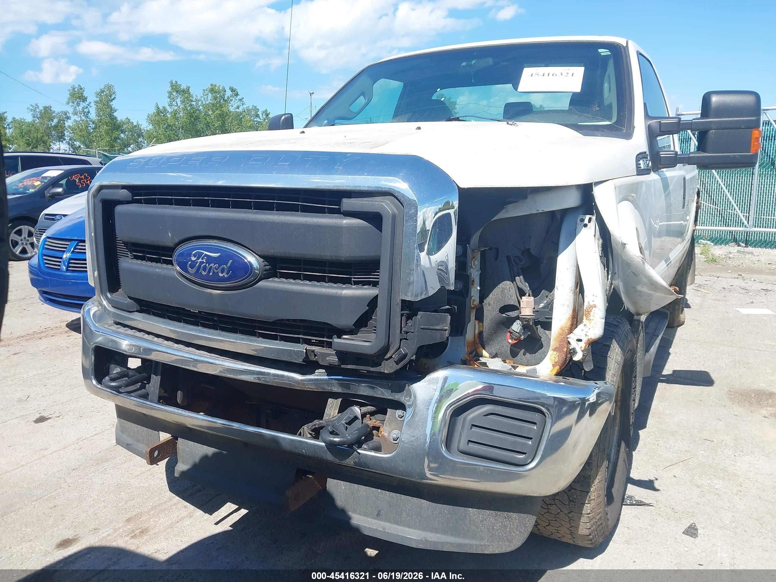 2015 Ford F-250   White vin: 1FTBF2B63FEC77502