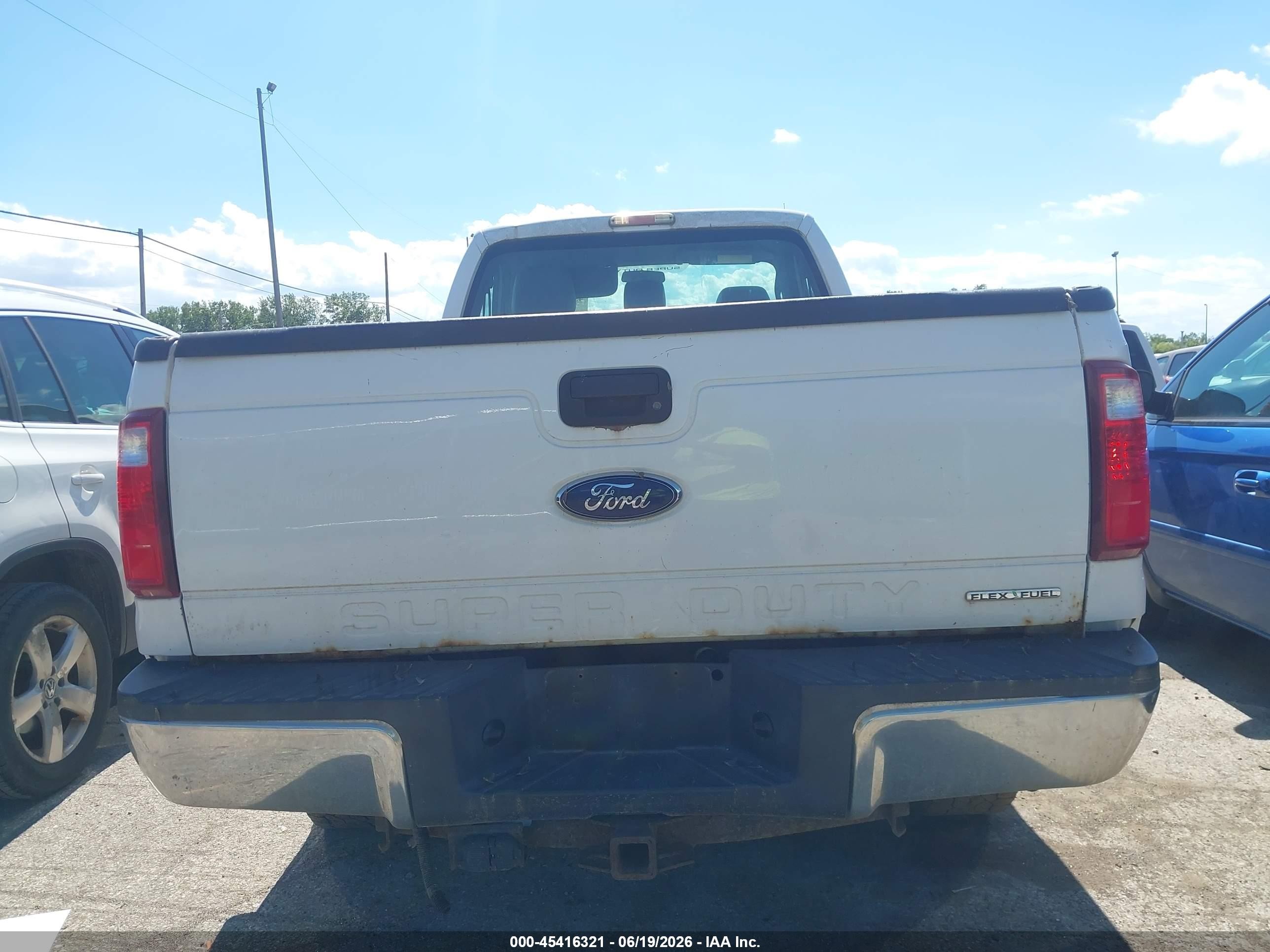 2015 Ford F-250   White vin: 1FTBF2B63FEC77502