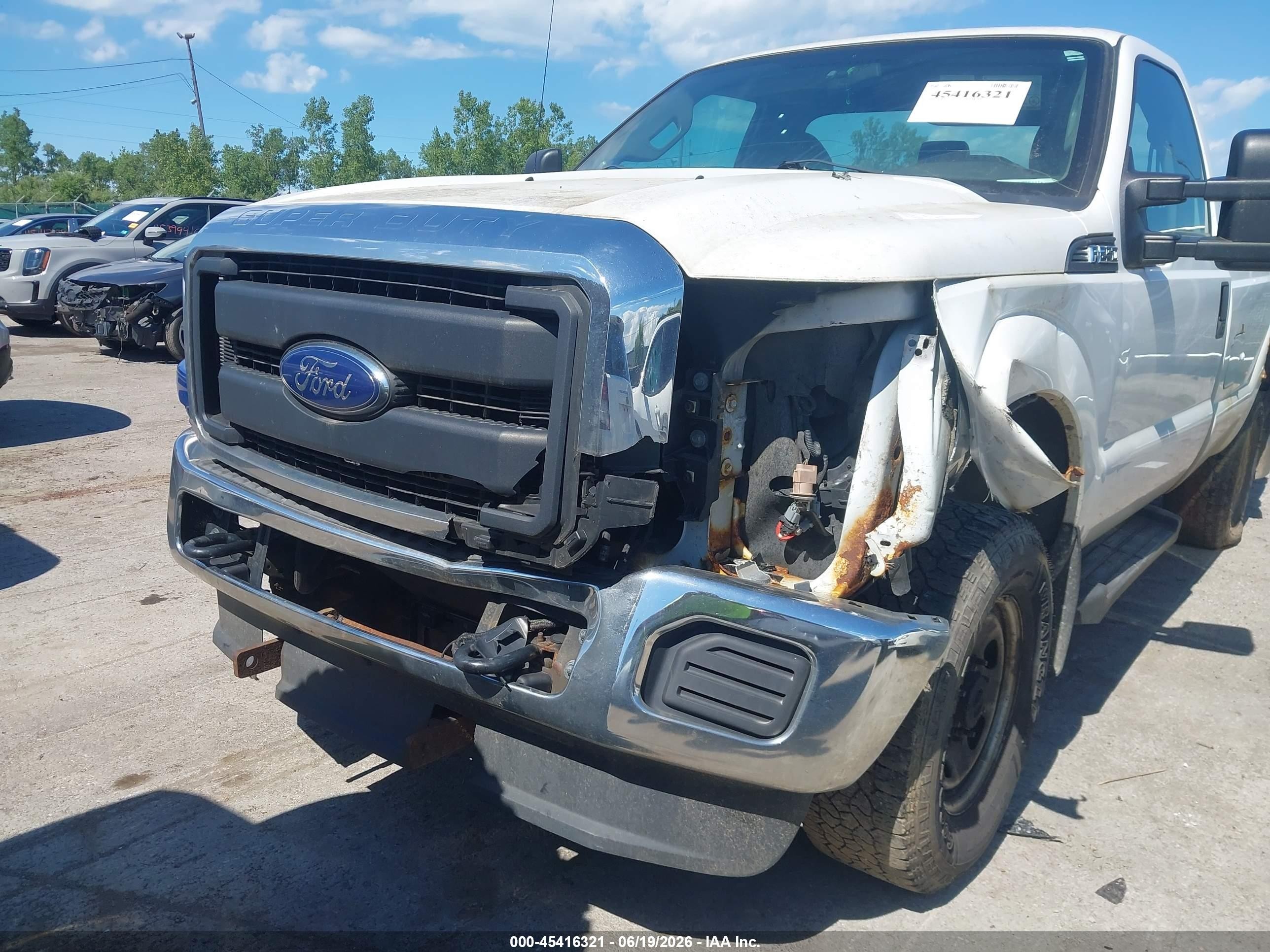 2015 Ford F-250   White vin: 1FTBF2B63FEC77502